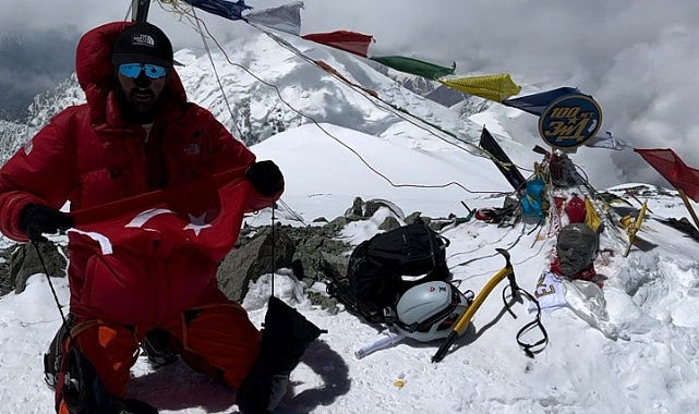 Ardahanlı dağcı Yılmaz Lenin Peak'te zirve yaptı